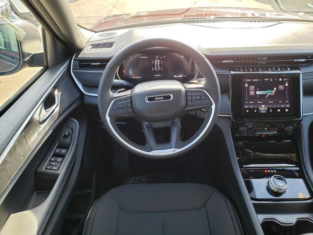 new 2025 Jeep Grand Cherokee car, priced at $42,670
