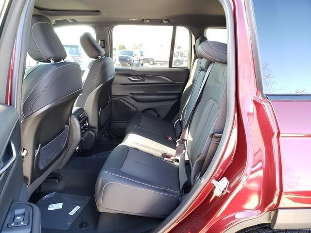 new 2025 Jeep Grand Cherokee car, priced at $43,970