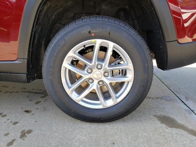new 2025 Jeep Grand Cherokee car, priced at $43,970