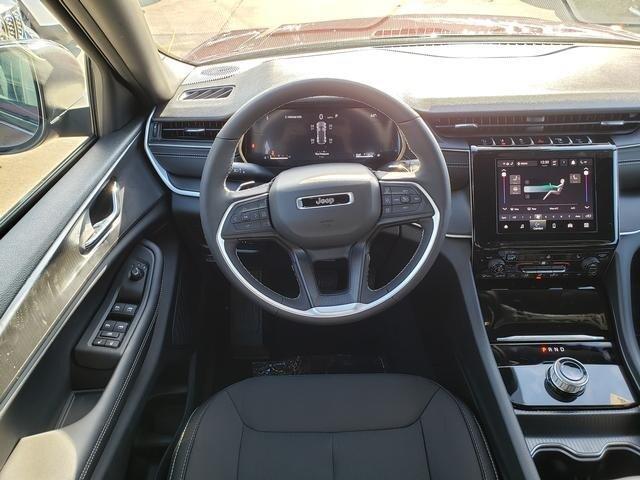 new 2025 Jeep Grand Cherokee car, priced at $43,970