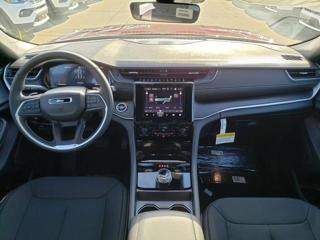 new 2025 Jeep Grand Cherokee car, priced at $43,970
