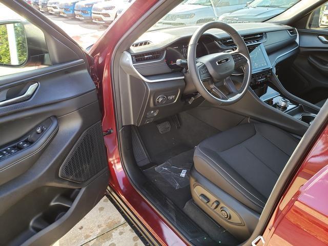 new 2025 Jeep Grand Cherokee car, priced at $42,670