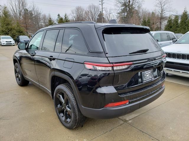 new 2025 Jeep Grand Cherokee car, priced at $51,000