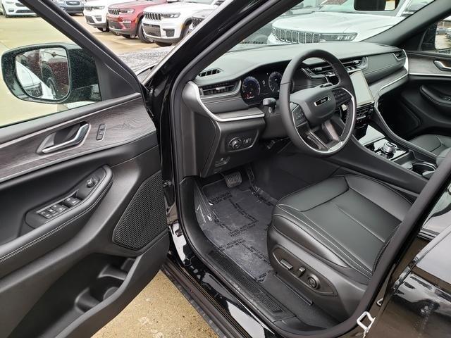 new 2025 Jeep Grand Cherokee car, priced at $52,535