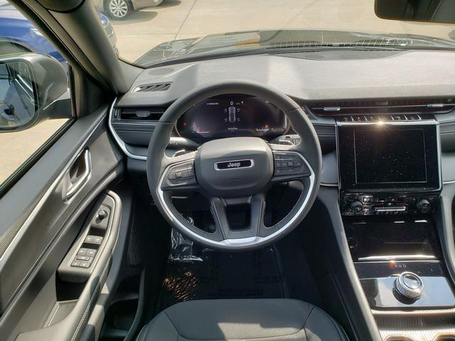 new 2025 Jeep Grand Cherokee car, priced at $41,170