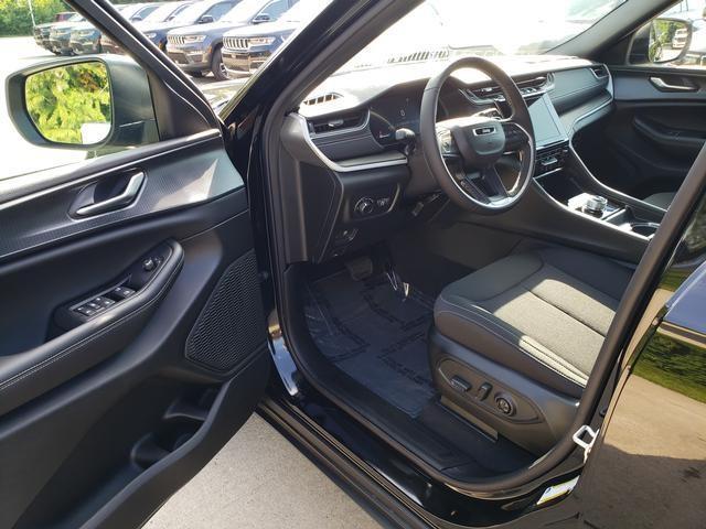 new 2025 Jeep Grand Cherokee car, priced at $41,170