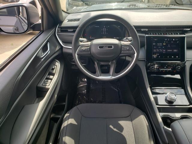 new 2025 Jeep Grand Cherokee car, priced at $42,670