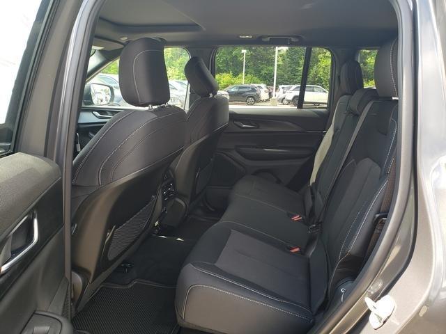 new 2025 Jeep Grand Cherokee car, priced at $42,670