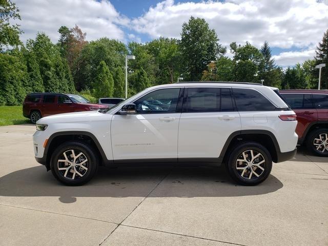 new 2025 Jeep Grand Cherokee car, priced at $43,900