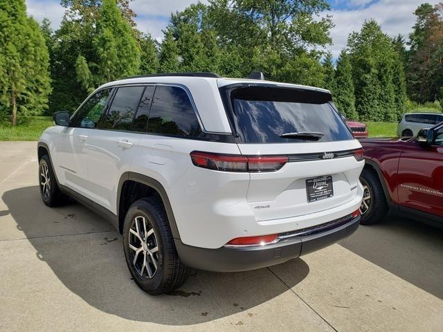 new 2025 Jeep Grand Cherokee car, priced at $43,900
