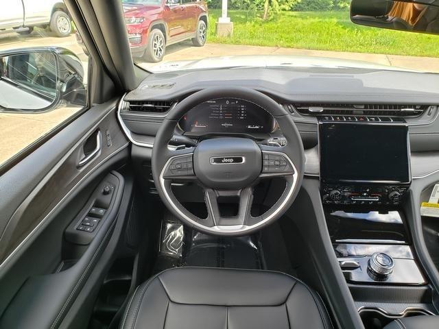 new 2025 Jeep Grand Cherokee car, priced at $43,900