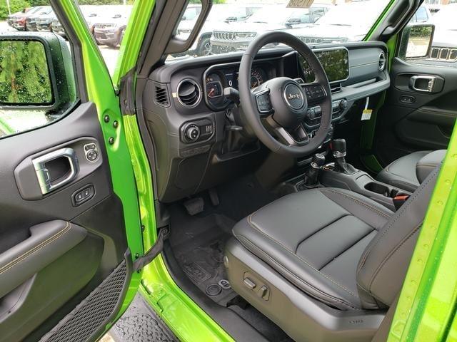 new 2025 Jeep Gladiator car, priced at $48,647