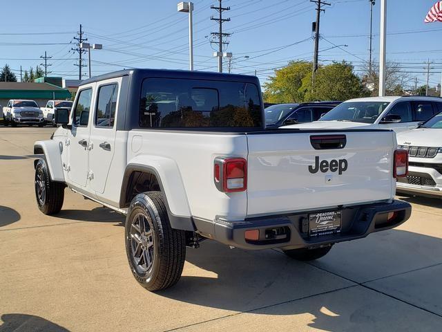 new 2025 Jeep Gladiator car, priced at $45,779