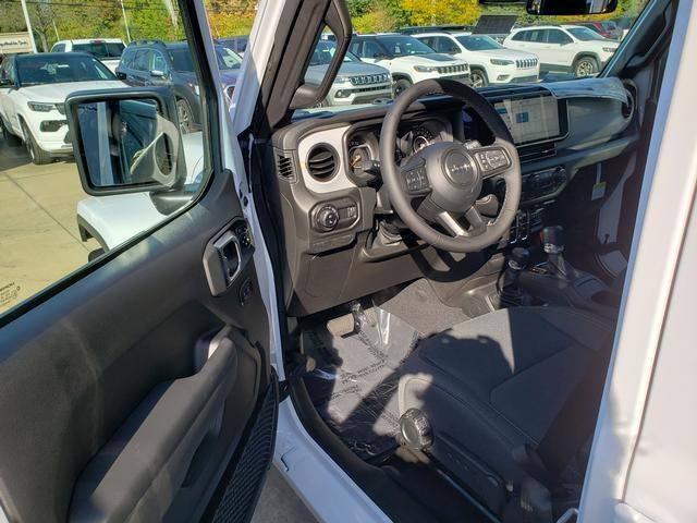 new 2025 Jeep Gladiator car, priced at $45,779