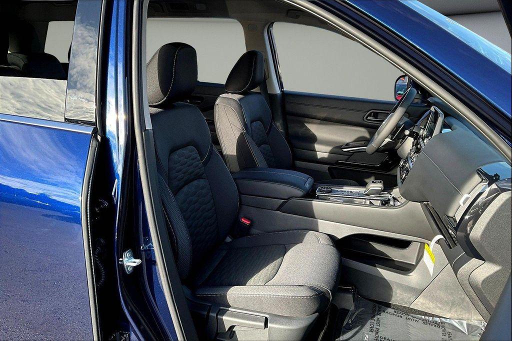 new 2025 Nissan Pathfinder car, priced at $34,917