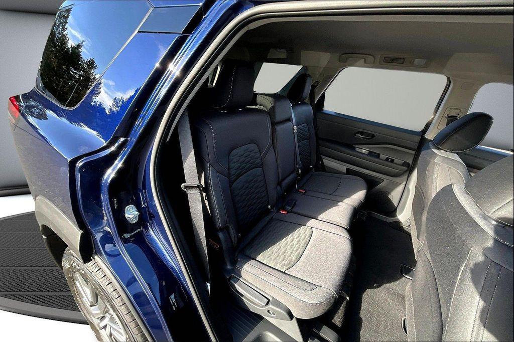 new 2025 Nissan Pathfinder car, priced at $34,917