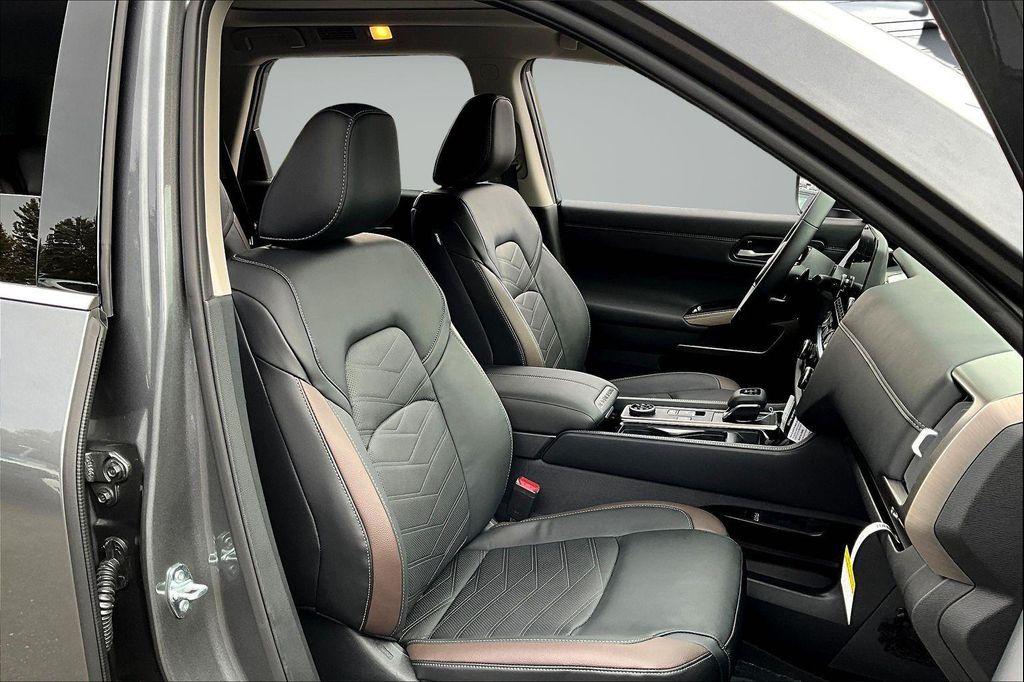 new 2025 Nissan Pathfinder car, priced at $43,941