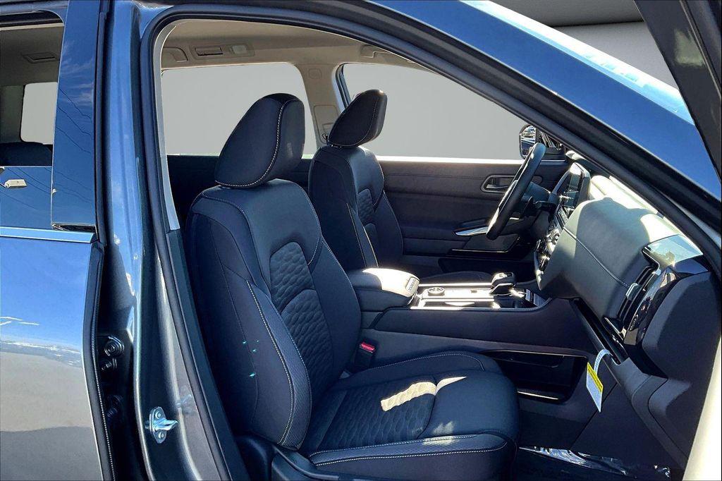 new 2025 Nissan Pathfinder car, priced at $31,707