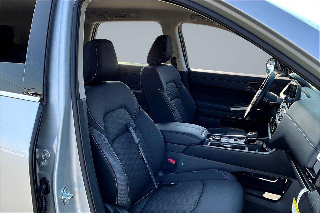 new 2025 Nissan Pathfinder car, priced at $36,976