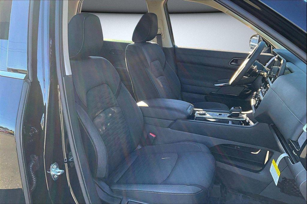 new 2025 Nissan Pathfinder car, priced at $35,752