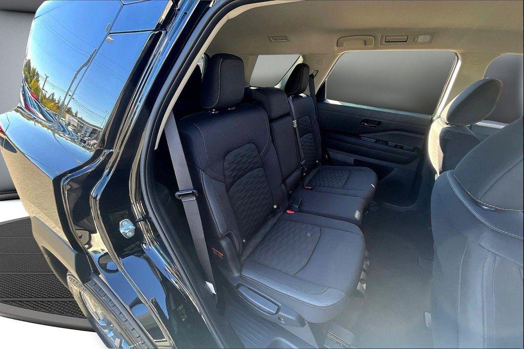 new 2025 Nissan Pathfinder car, priced at $35,752