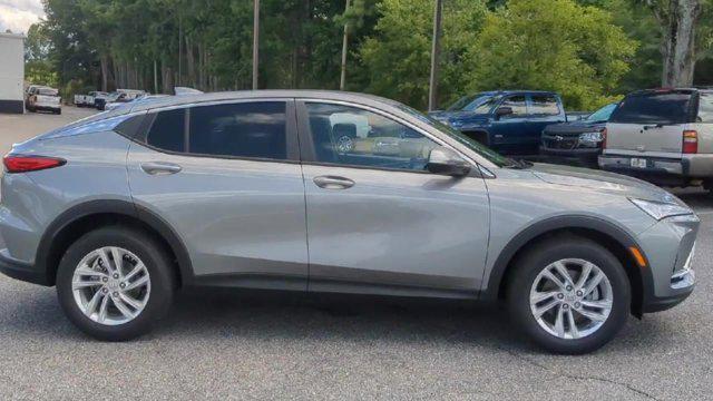 new 2025 Buick Envista car, priced at $27,875