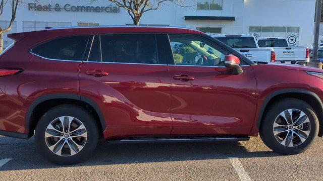 used 2021 Toyota Highlander car, priced at $39,322