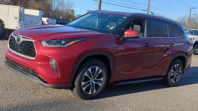 used 2021 Toyota Highlander car, priced at $39,322