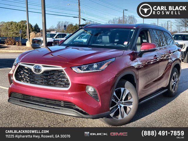 used 2021 Toyota Highlander car, priced at $39,322