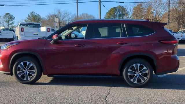 used 2021 Toyota Highlander car, priced at $39,322