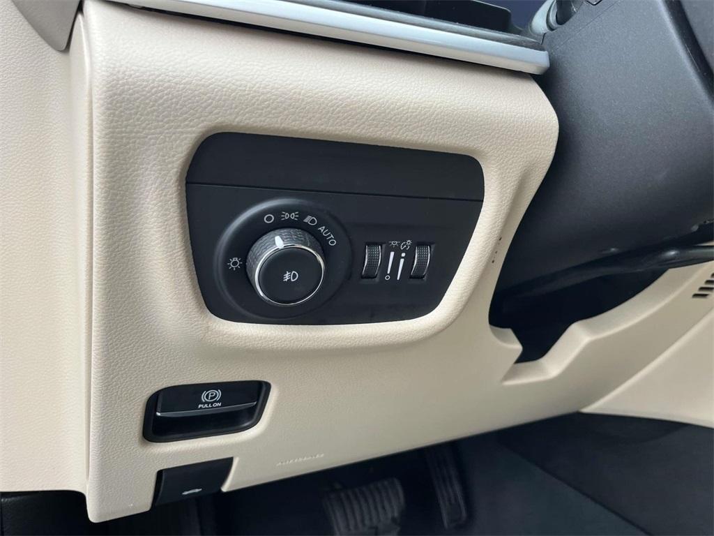 used 2023 Jeep Grand Cherokee car, priced at $28,985