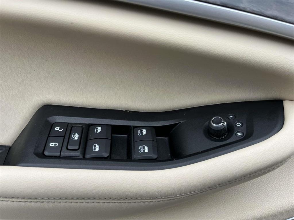 used 2023 Jeep Grand Cherokee car, priced at $28,985
