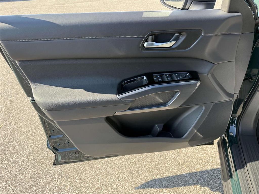 new 2025 Nissan Pathfinder car, priced at $44,568