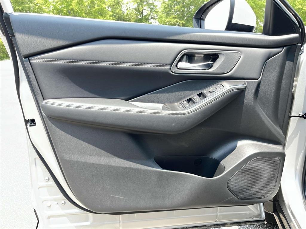 new 2025 Nissan Rogue car, priced at $32,318