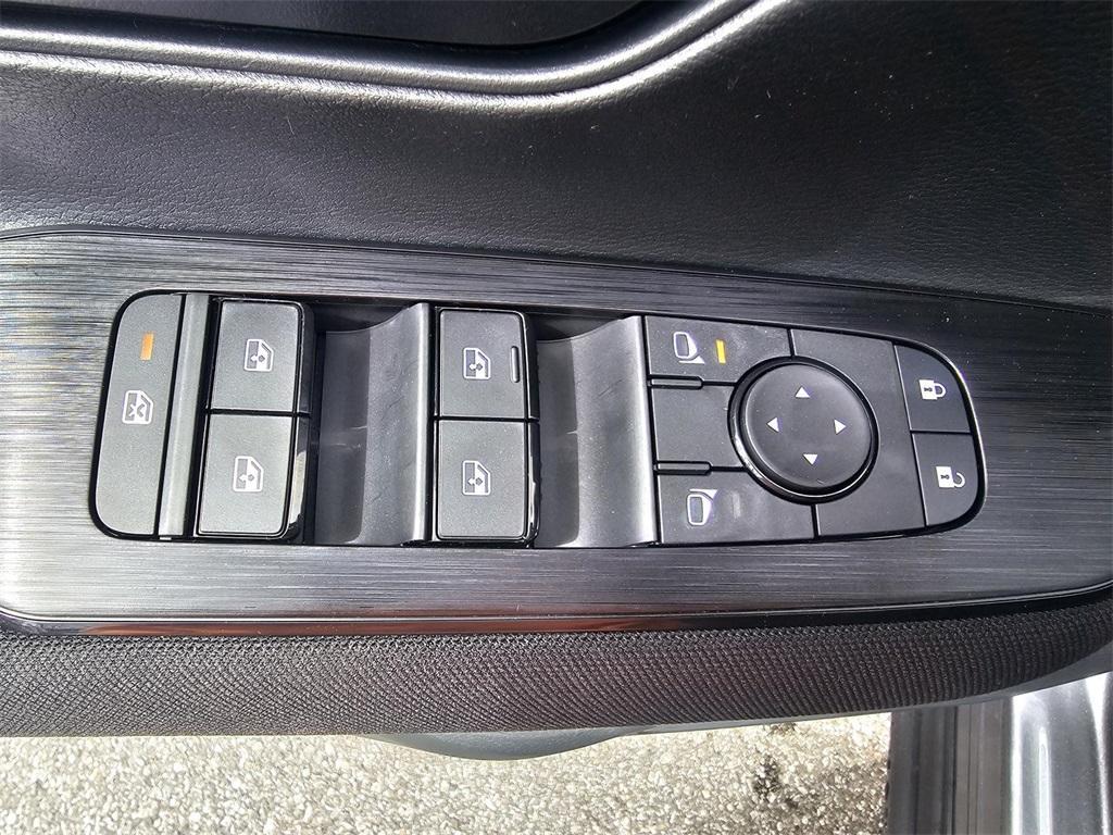 new 2025 Nissan Kicks car, priced at $23,550