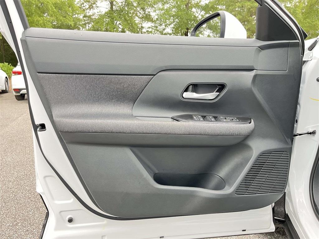new 2025 Nissan Kicks car, priced at $26,662