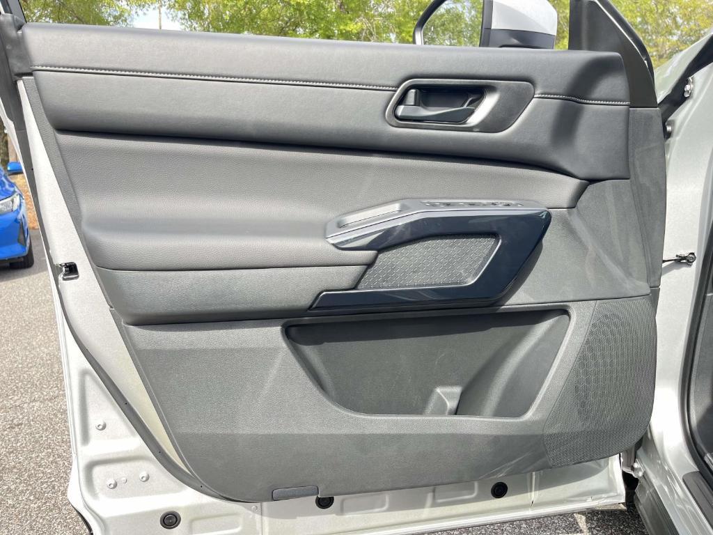 new 2025 Nissan Pathfinder car, priced at $33,176