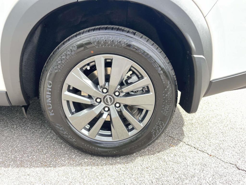 new 2025 Nissan Pathfinder car, priced at $33,176