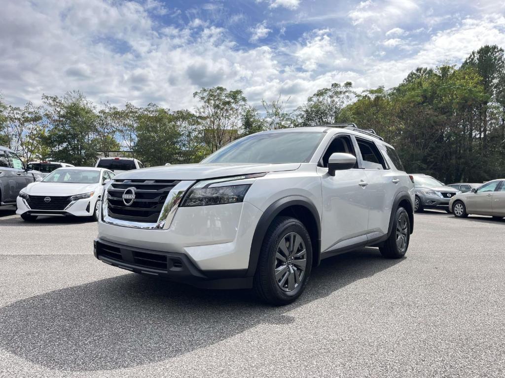 new 2025 Nissan Pathfinder car, priced at $33,176