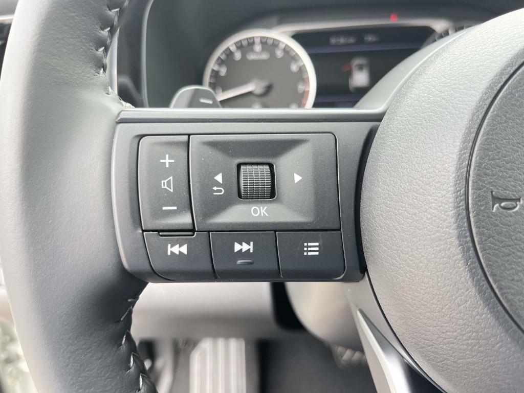 new 2025 Nissan Pathfinder car, priced at $33,176