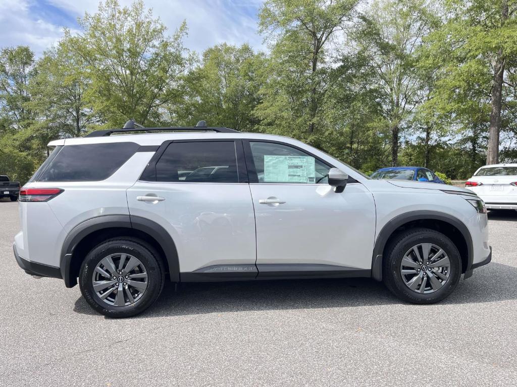 new 2025 Nissan Pathfinder car, priced at $33,176