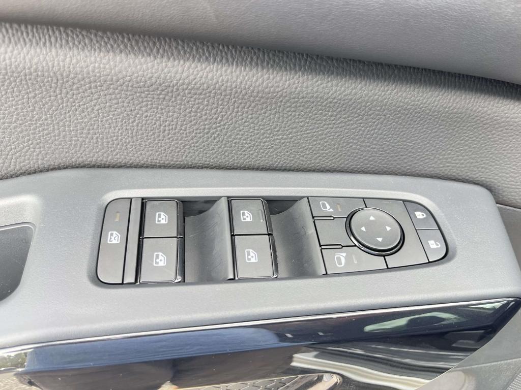 new 2025 Nissan Pathfinder car, priced at $33,176