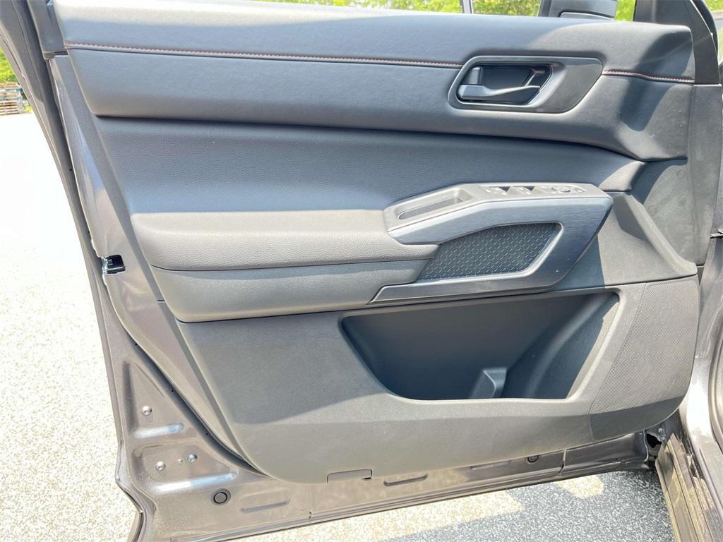 new 2025 Nissan Pathfinder car, priced at $45,975