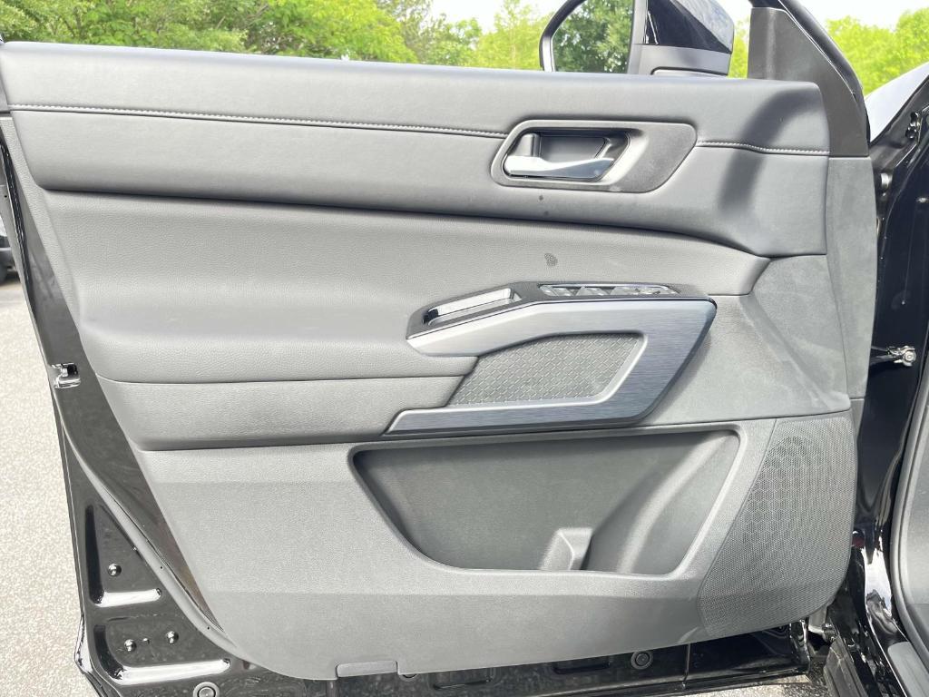 new 2025 Nissan Pathfinder car, priced at $46,376