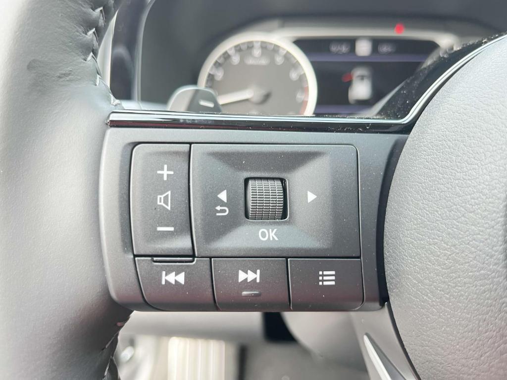 new 2025 Nissan Pathfinder car, priced at $46,376
