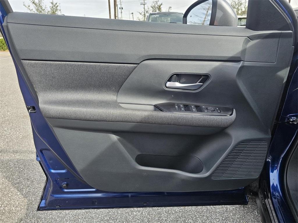 new 2025 Nissan Kicks car, priced at $27,039