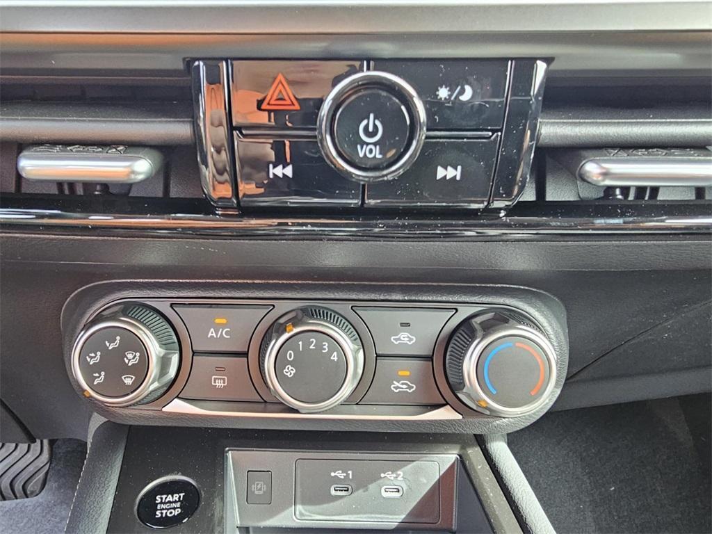 new 2025 Nissan Kicks car, priced at $27,039