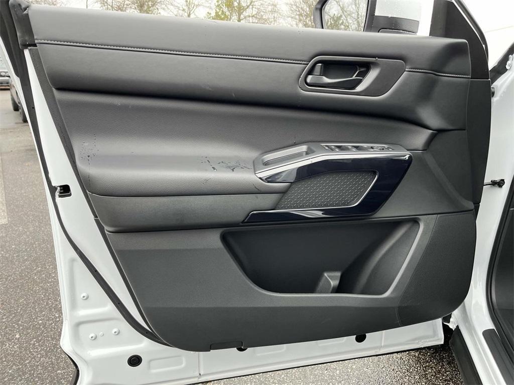 new 2025 Nissan Pathfinder car, priced at $39,697