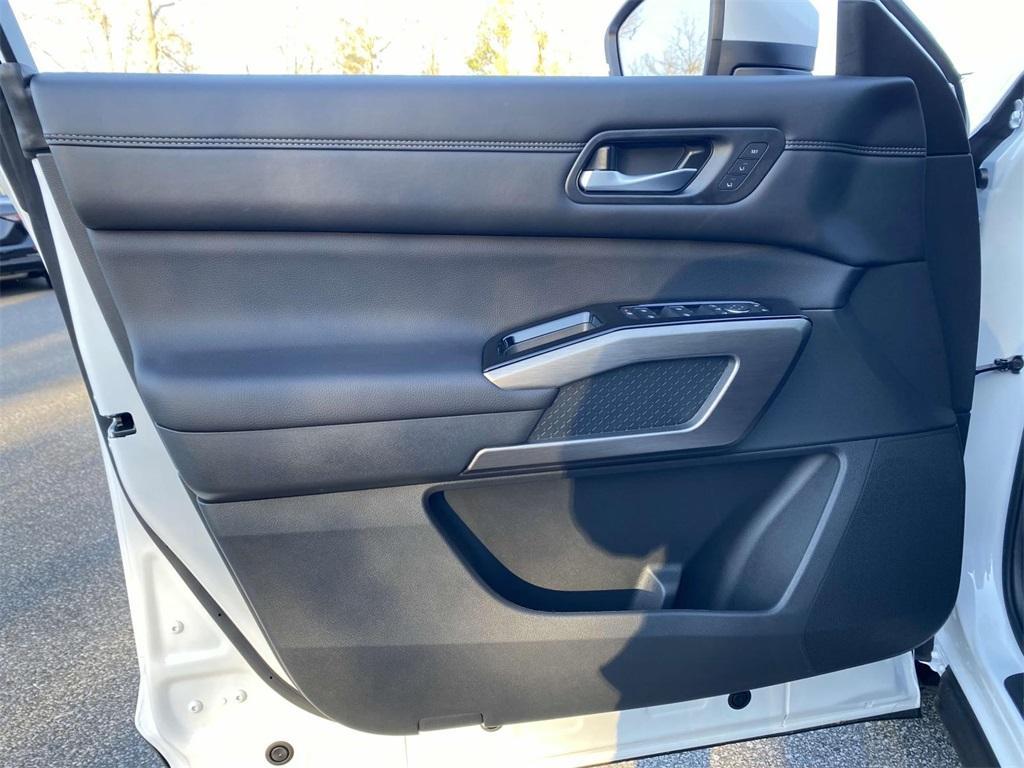 new 2025 Nissan Pathfinder car, priced at $48,946