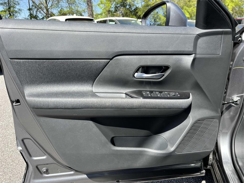 new 2025 Nissan Kicks car, priced at $26,431